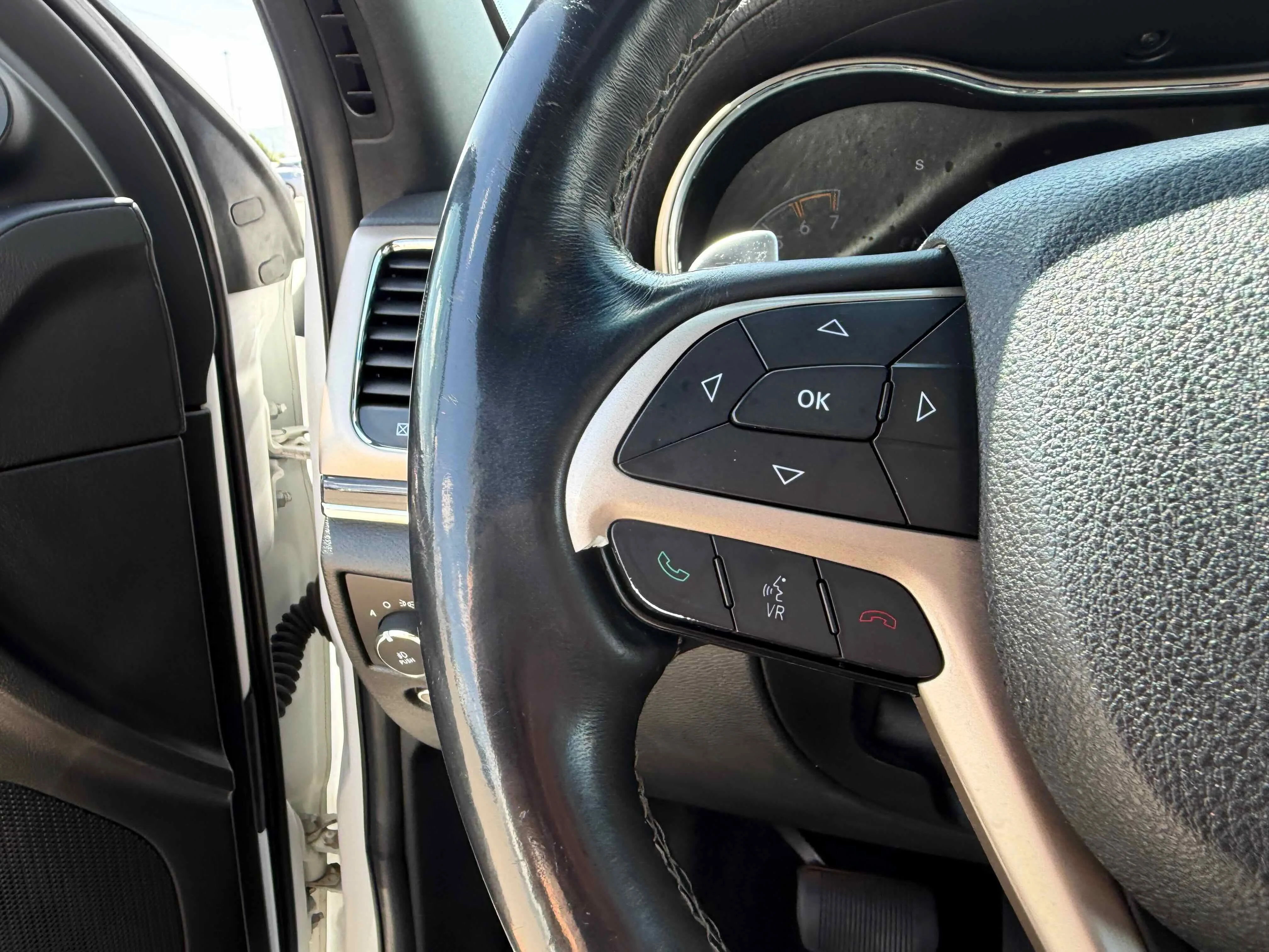 Used 2015 Bright White Clearcoat Jeep Overland image 17