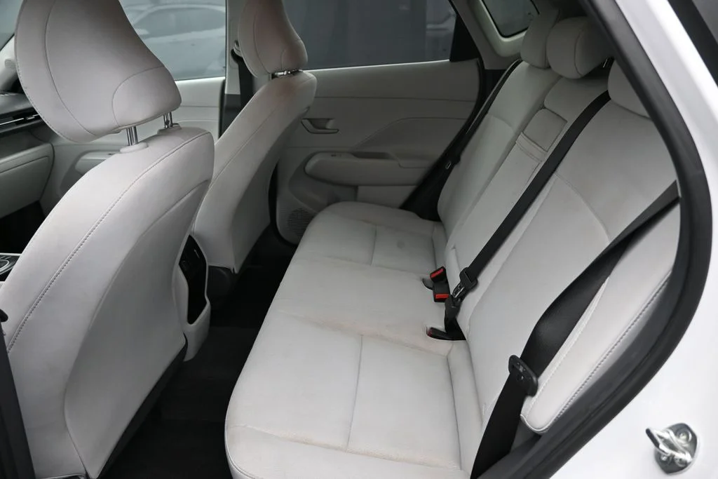 Used 2025 White Hyundai SEL image 12