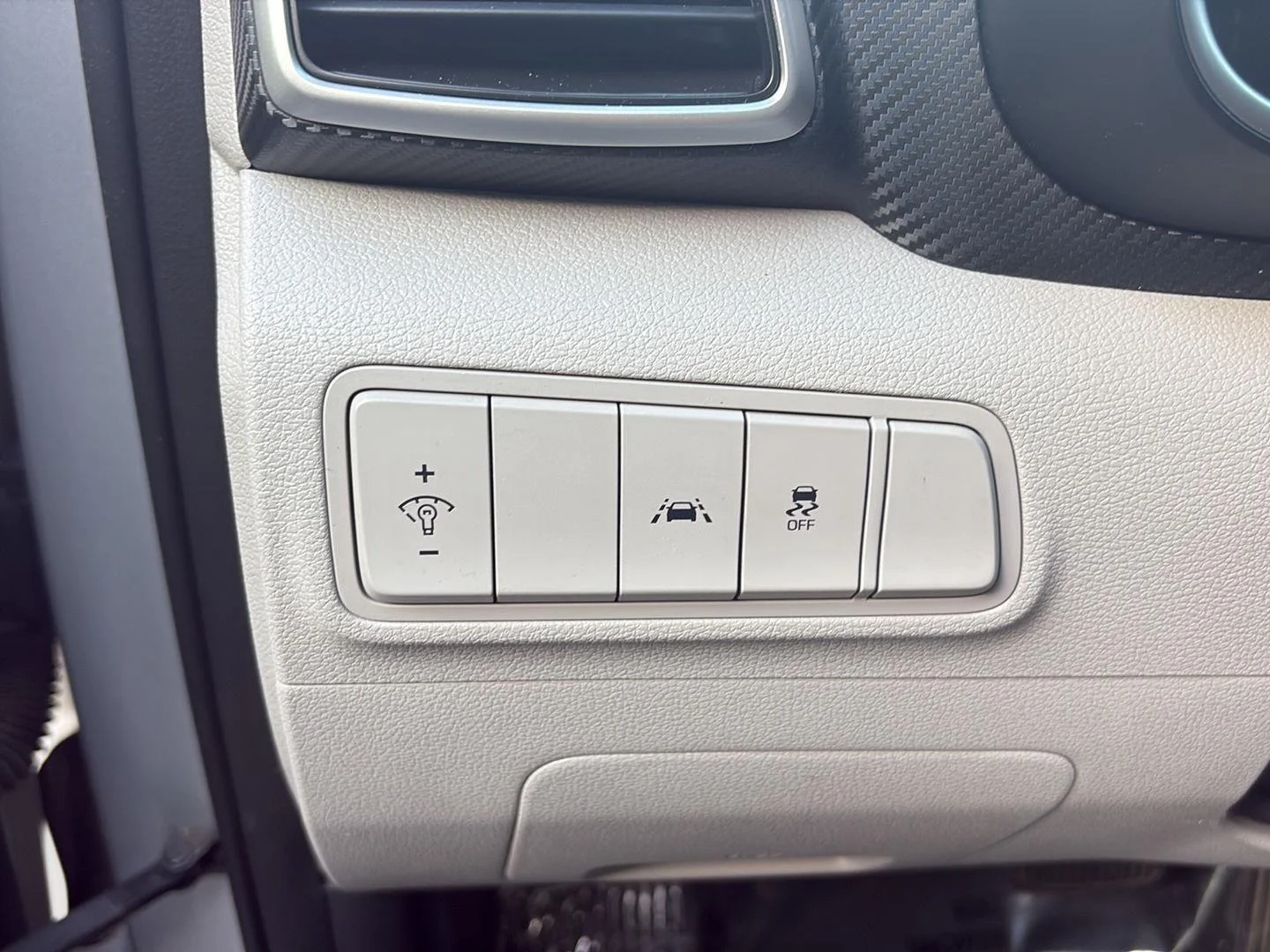 Certified Used 2019 WHITE Hyundai SE image 16
