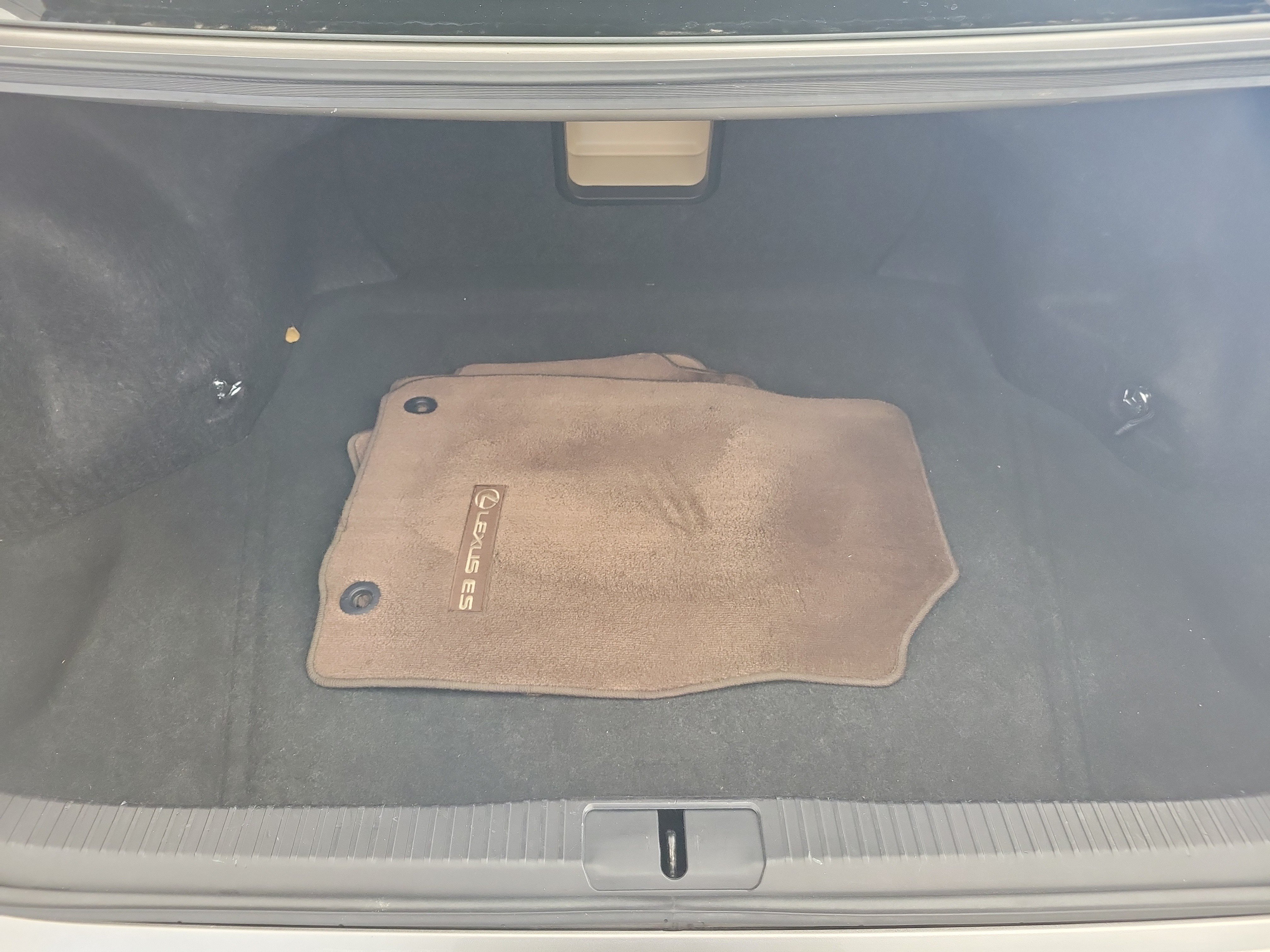 Used 2018 Silver Lexus ES 350 image 10