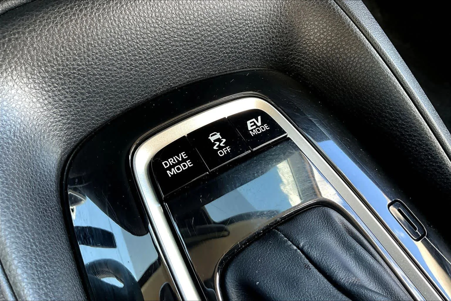 Used 2024 Underground Toyota Hybrid XLE image 33