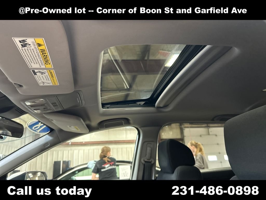 Used 2018  Honda EX image 12