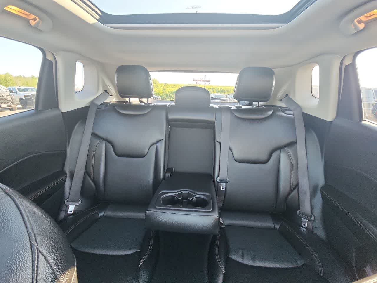 Used 2021 Pearl White Tri-Coat Jeep Limited image 15