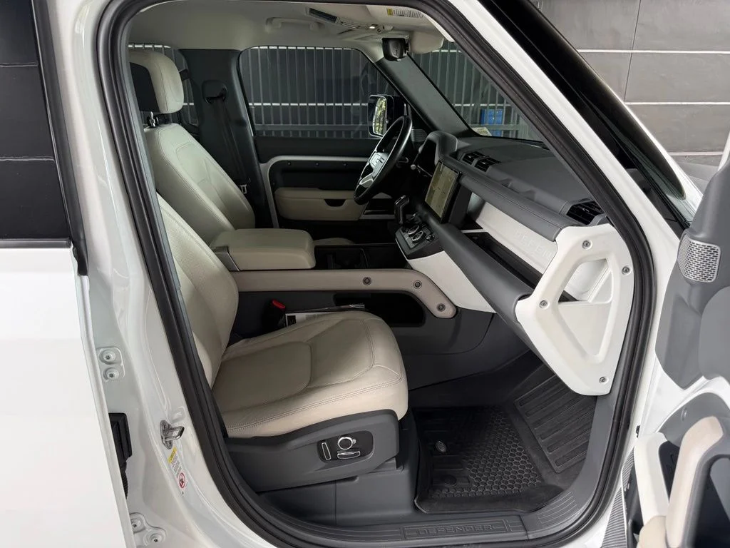 Used 2023 Fuji White Land Rover SE image 14