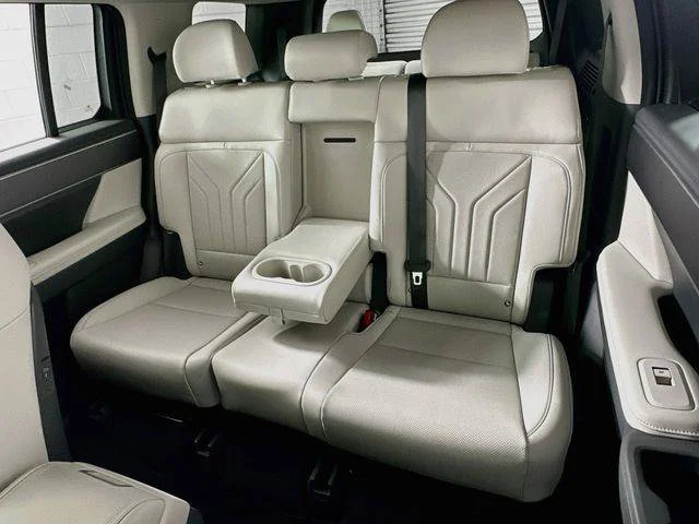 New 2027 Silver Hyundai SEL image 11