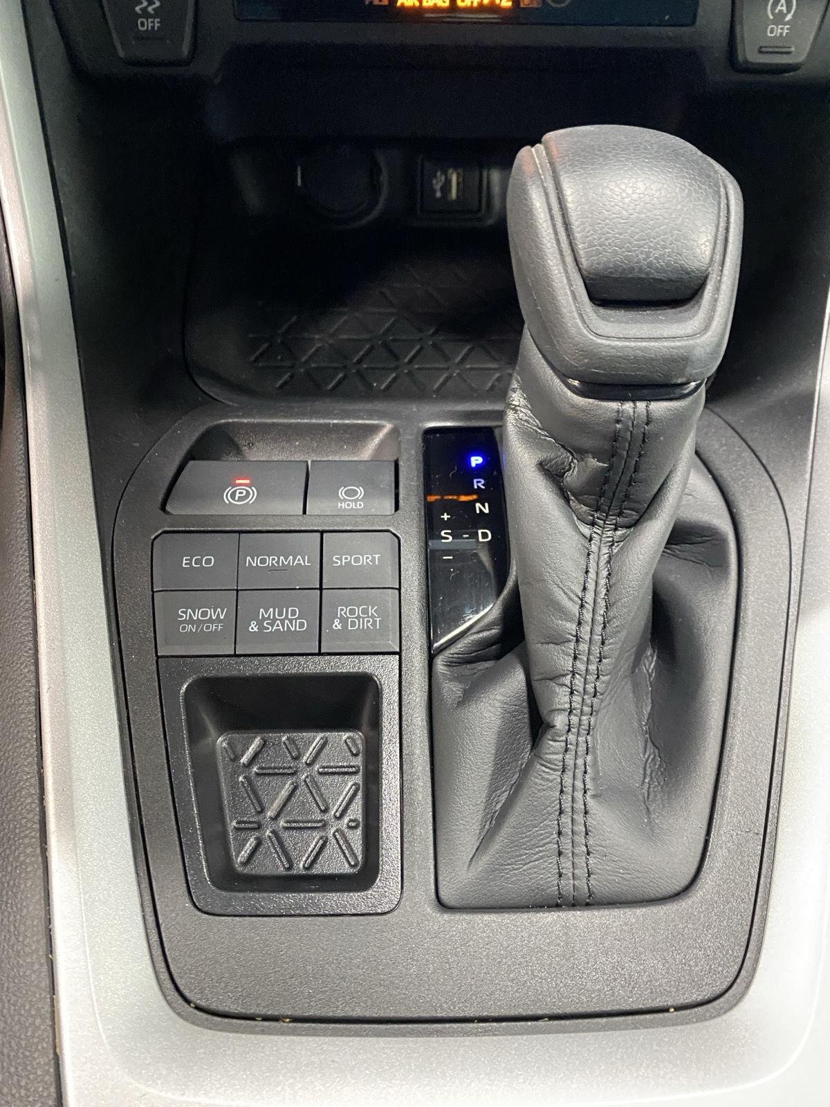 Used 2023 Ice Cap Toyota LE image 24