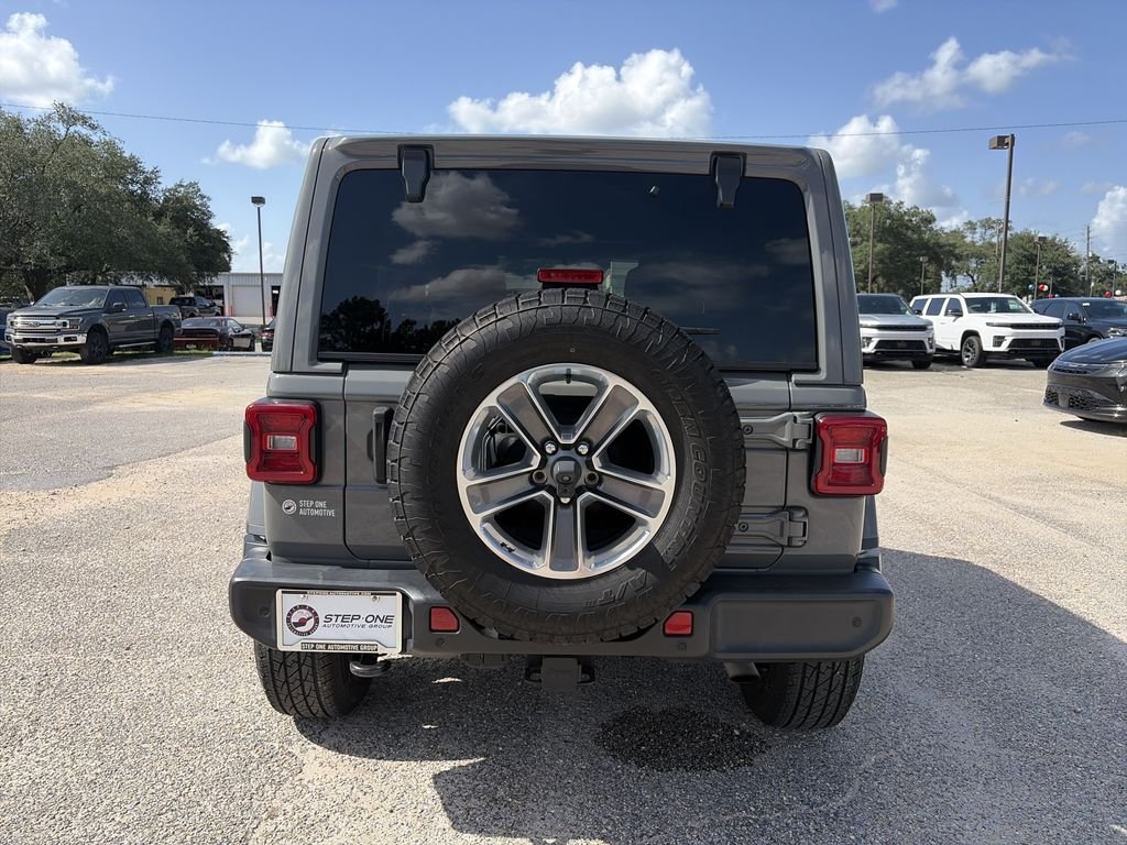 Used 2021 Gray Jeep Unlimited Sahara image 5