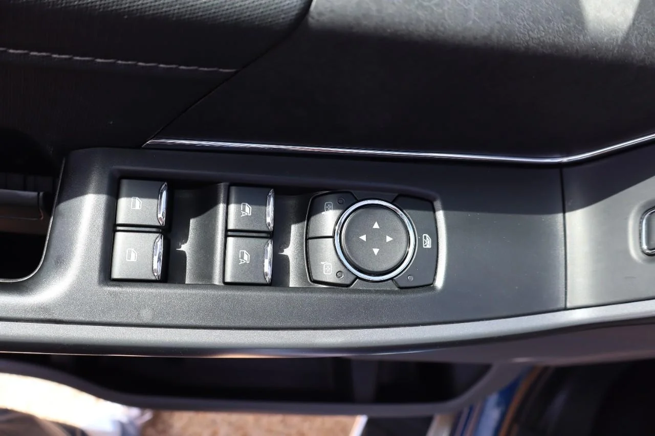Used 2025 Atlas Blue Ford XLT image 12