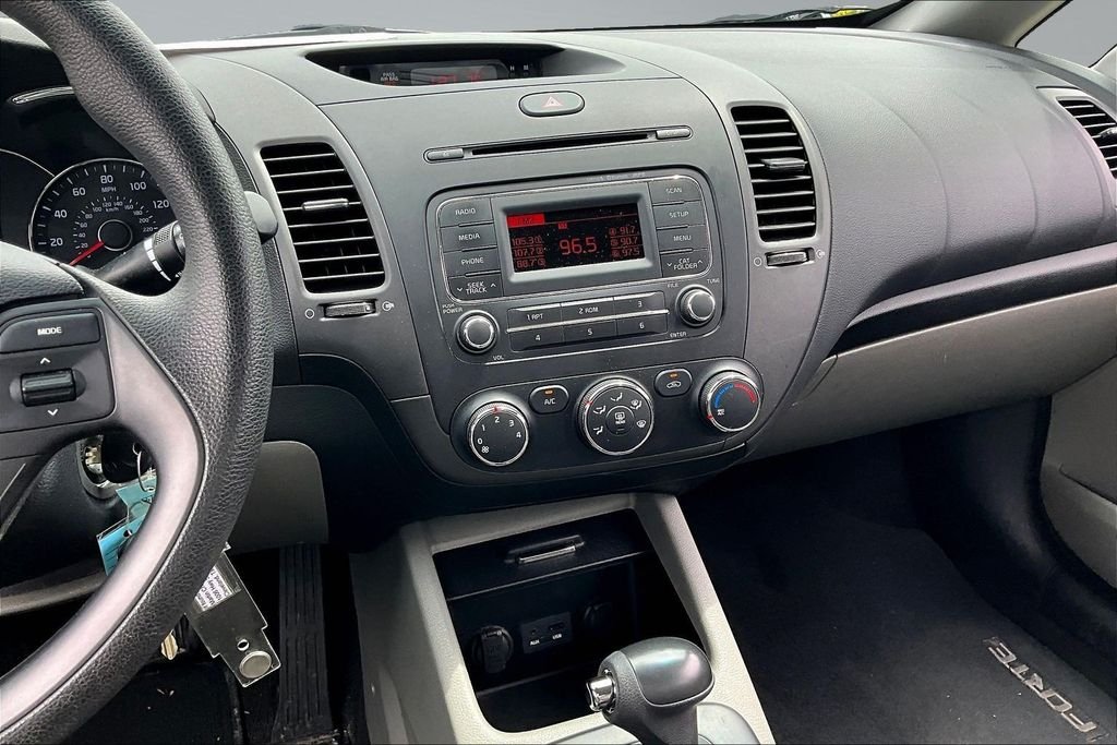 Used 2015 Black Kia LX image 9