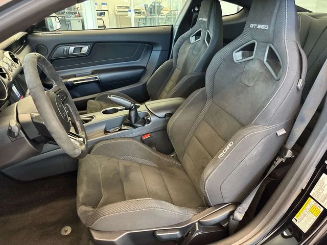 Used 2017 Black Ford Shelby GT350 image 30