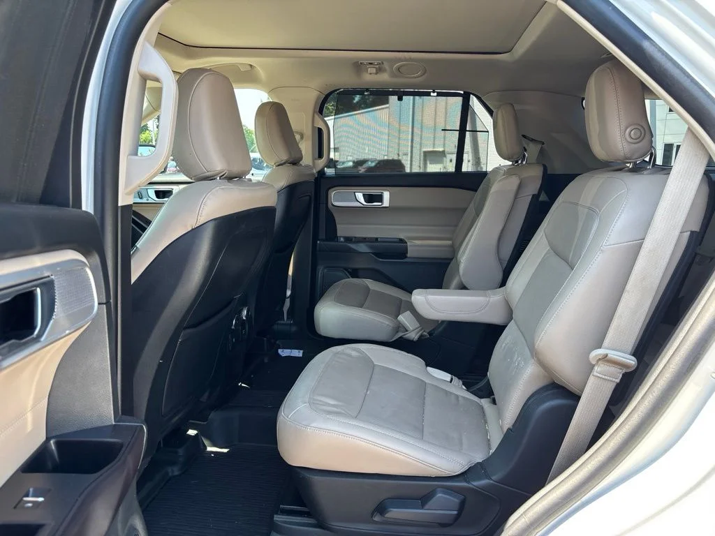 Used 2020 White Ford Limited image 7