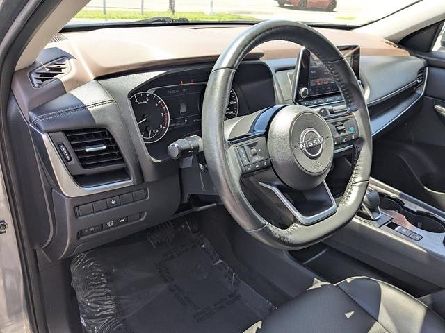 Used 2023 Gun Metallic Nissan SV image 10