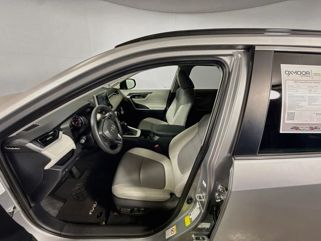Certified Used 2019 Silver Sky Metallic Toyota XLE Premium image 19