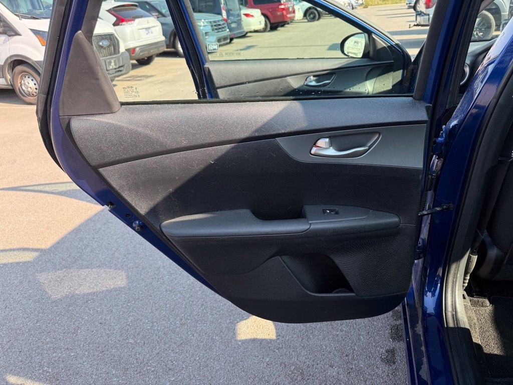 Used 2020 Blue Kia LXS image 9
