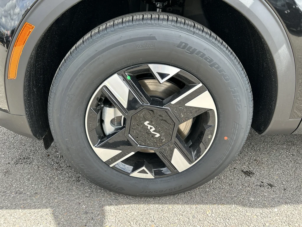 New 2026 Fusion Black Kia LX image 8