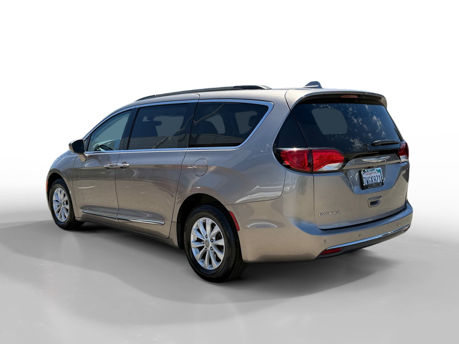 Used 2017 Molten Silver Chrysler Touring L image 3