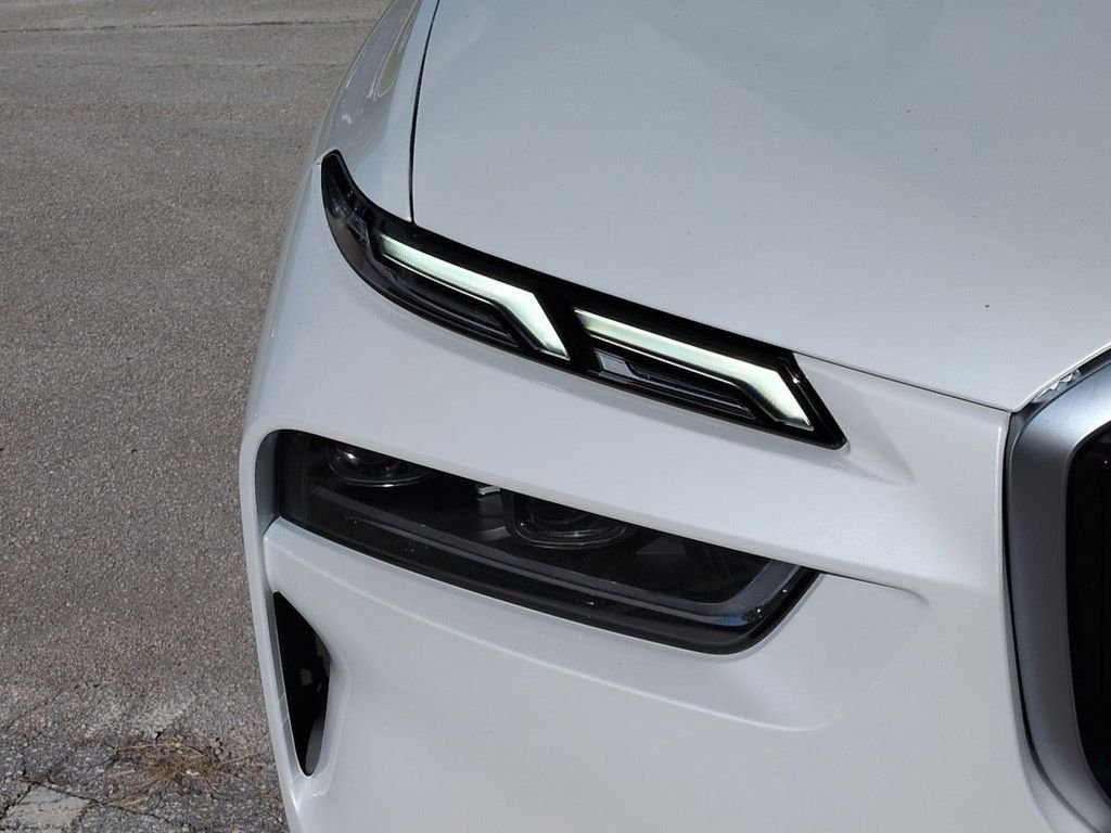 New 2027 Mineral White Metallic BMW xDrive40i image 10