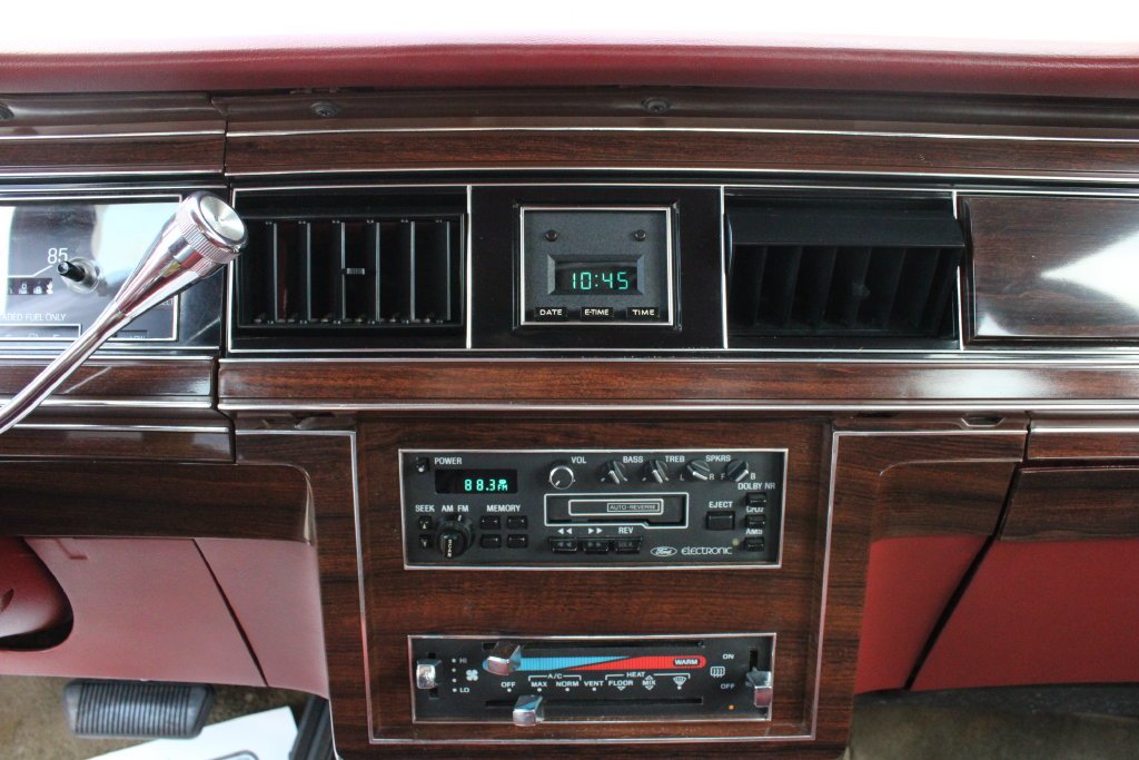 Used 1987 White Ford LX image 13