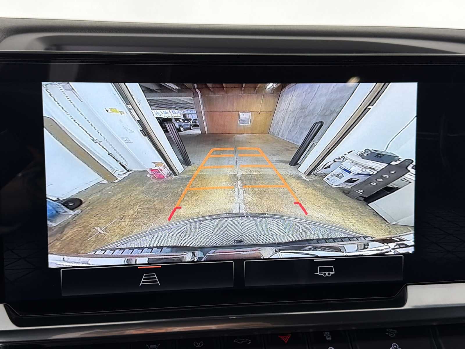 New 2026 Sterling Metallic GMC Elevation image 22