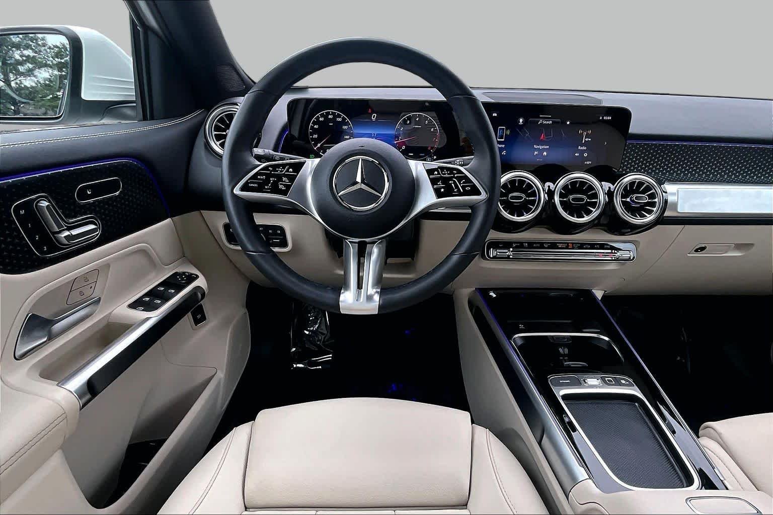Certified Used 2025 Polar White Mercedes-Benz GLB 250 image 6