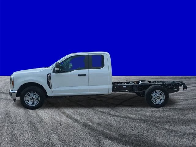 2025 Ford F-350 Super Duty Chassis Cab XL - Photo 7