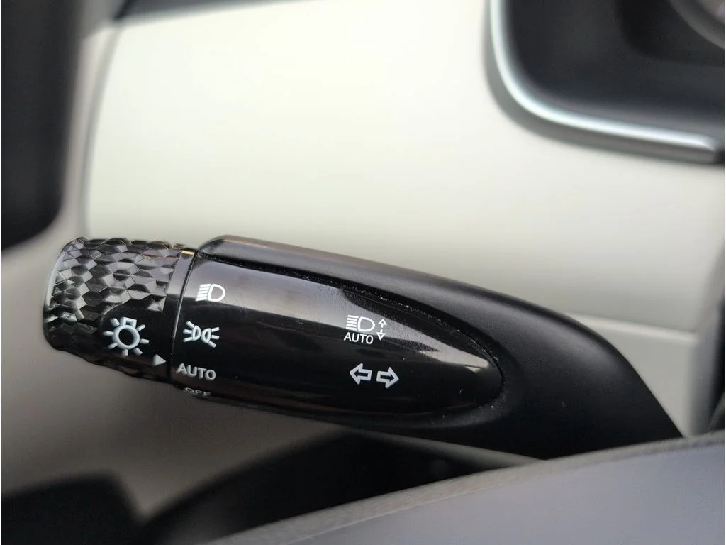 Used 2024 SILVER Hyundai SEL AWD image 26