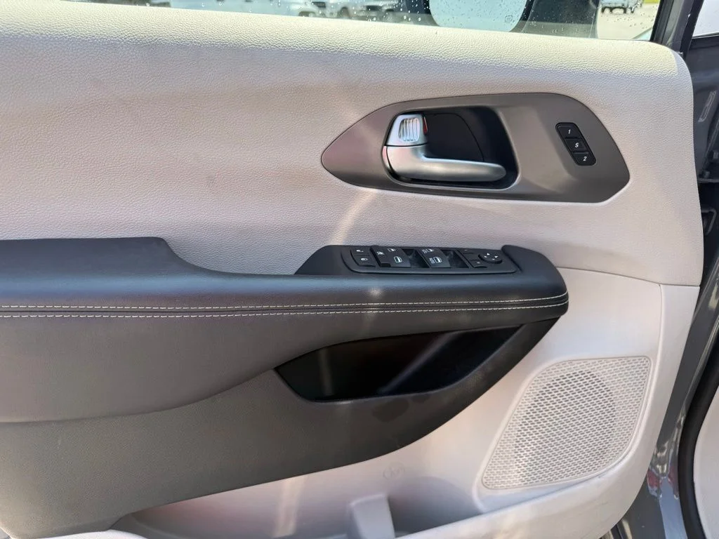 Used 2023 White Chrysler Touring L image 12