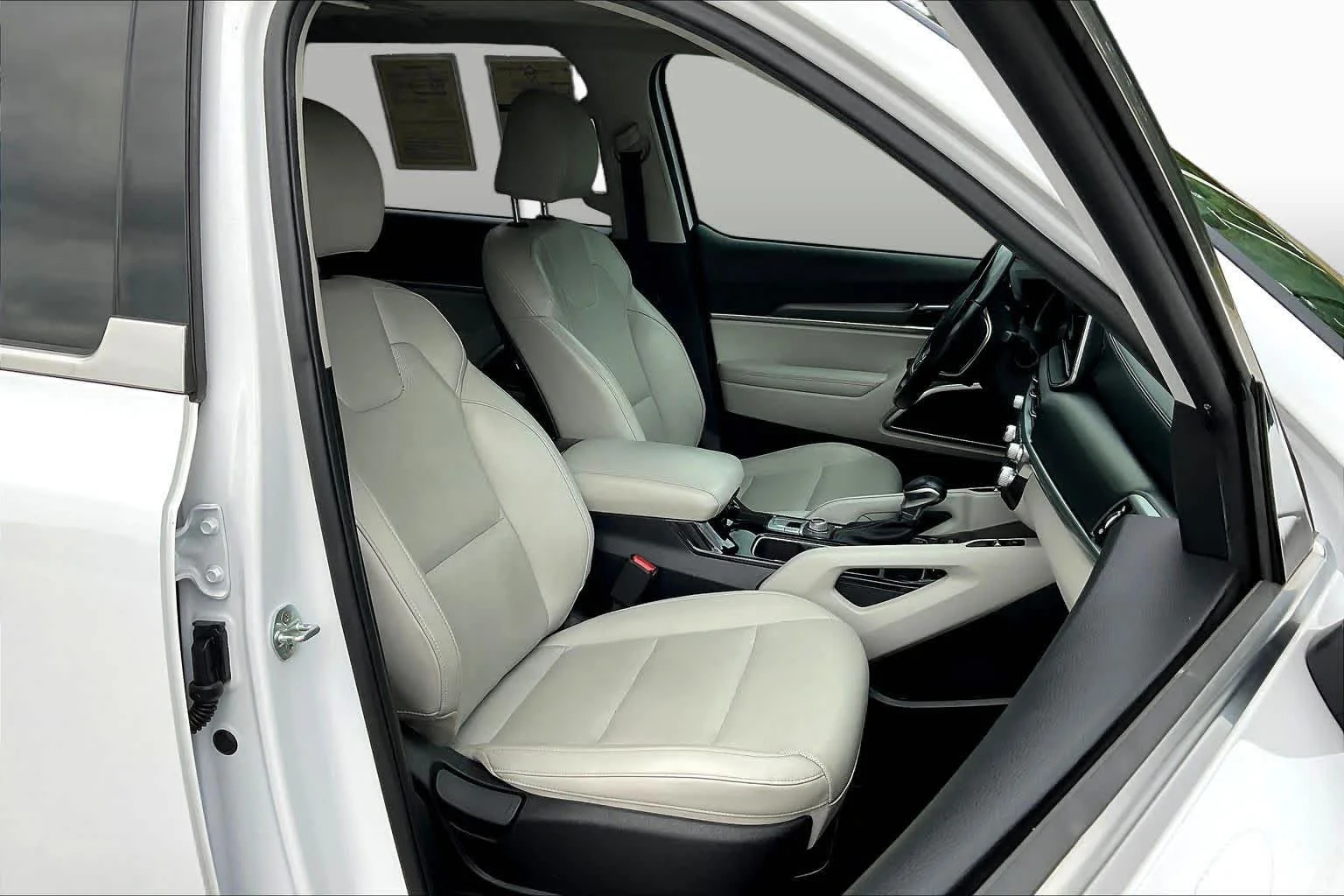 Used 2022 Glacial White Pearl Kia S image 9
