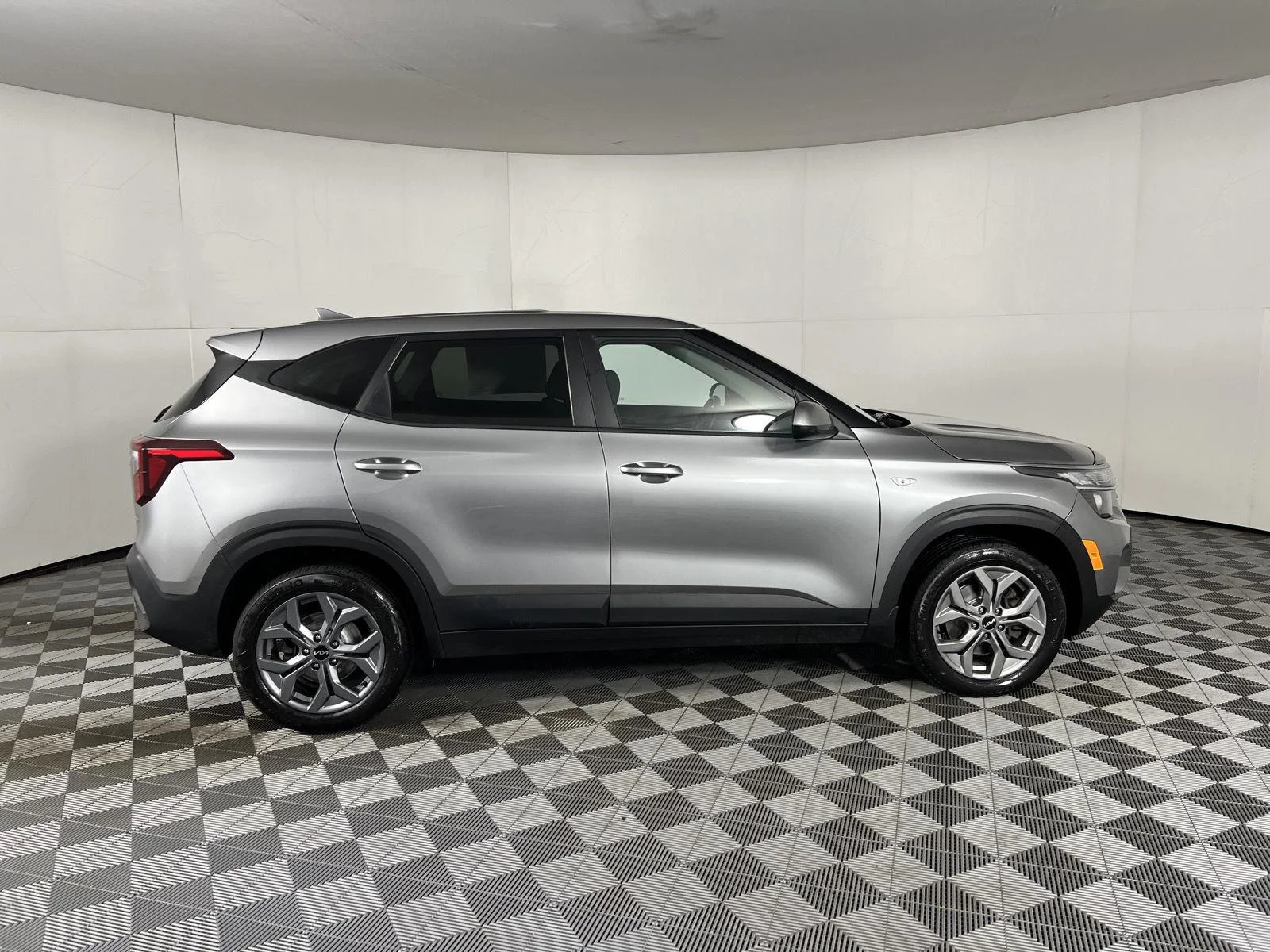 Used 2024 Steel Gray Kia LX image 8