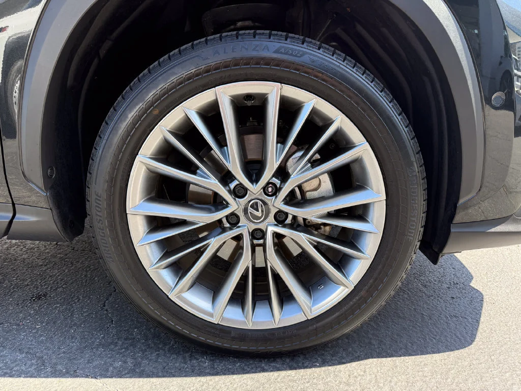 Used 2025  Lexus NX 350h Luxury image 13