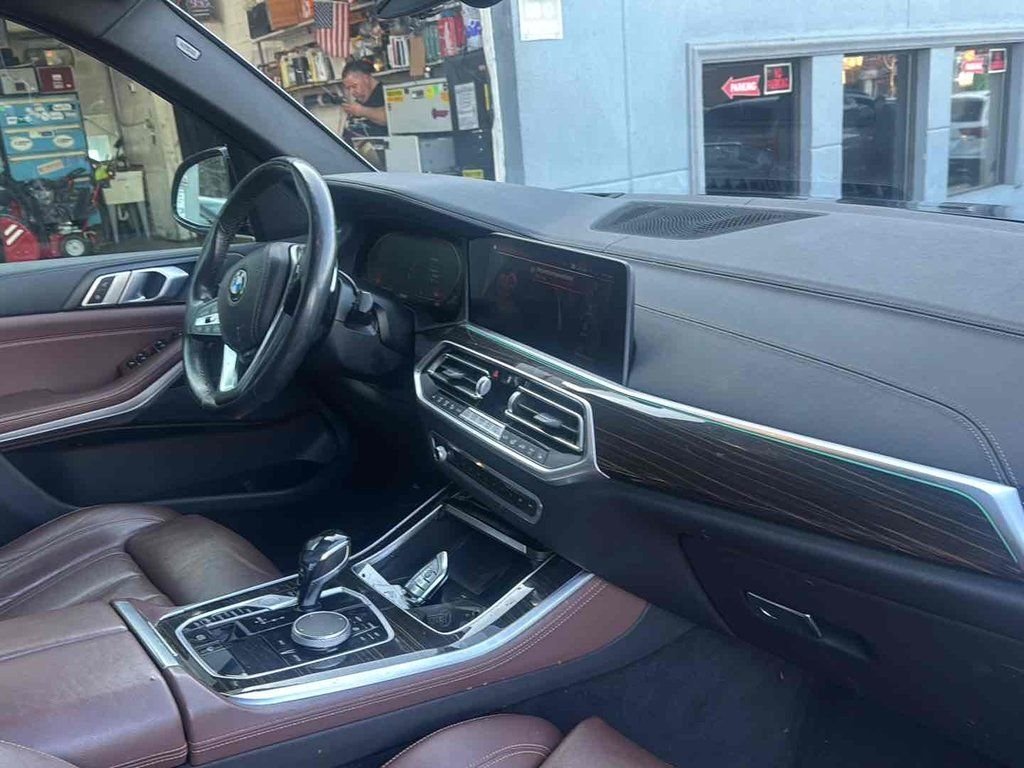 Used 2020 Blue BMW xDrive40i image 16