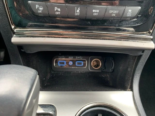 Used 2019 Silver Jeep Overland image 27