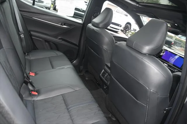 Certified Used 2025 PRECIOUS METAL Toyota  image 19