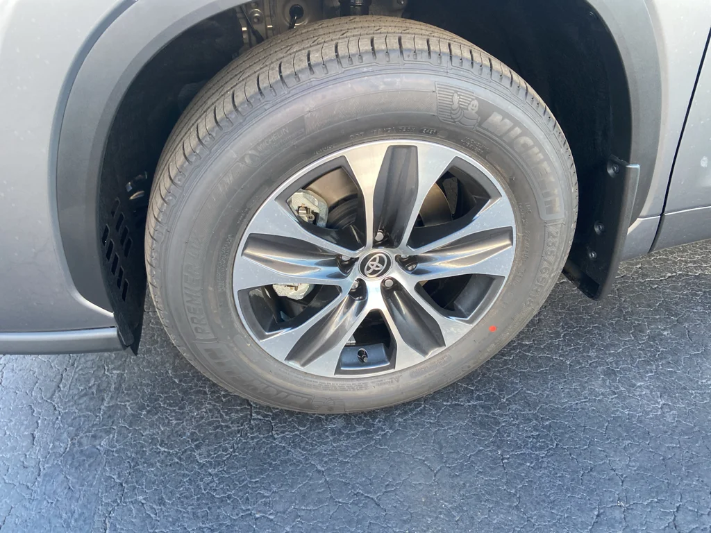 2026 Toyota Highlander XLE - Photo 9