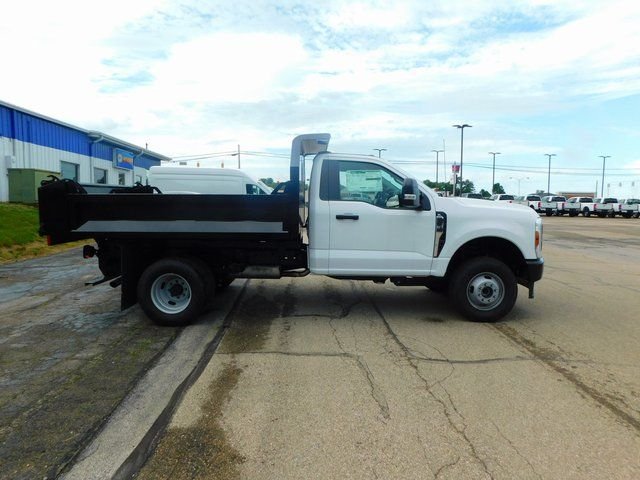 2024 Ford F-350 Super Duty Chassis Cab XL - Photo 31