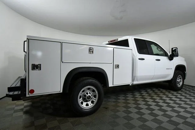 New 2026 Summit White Chevrolet WT image 10