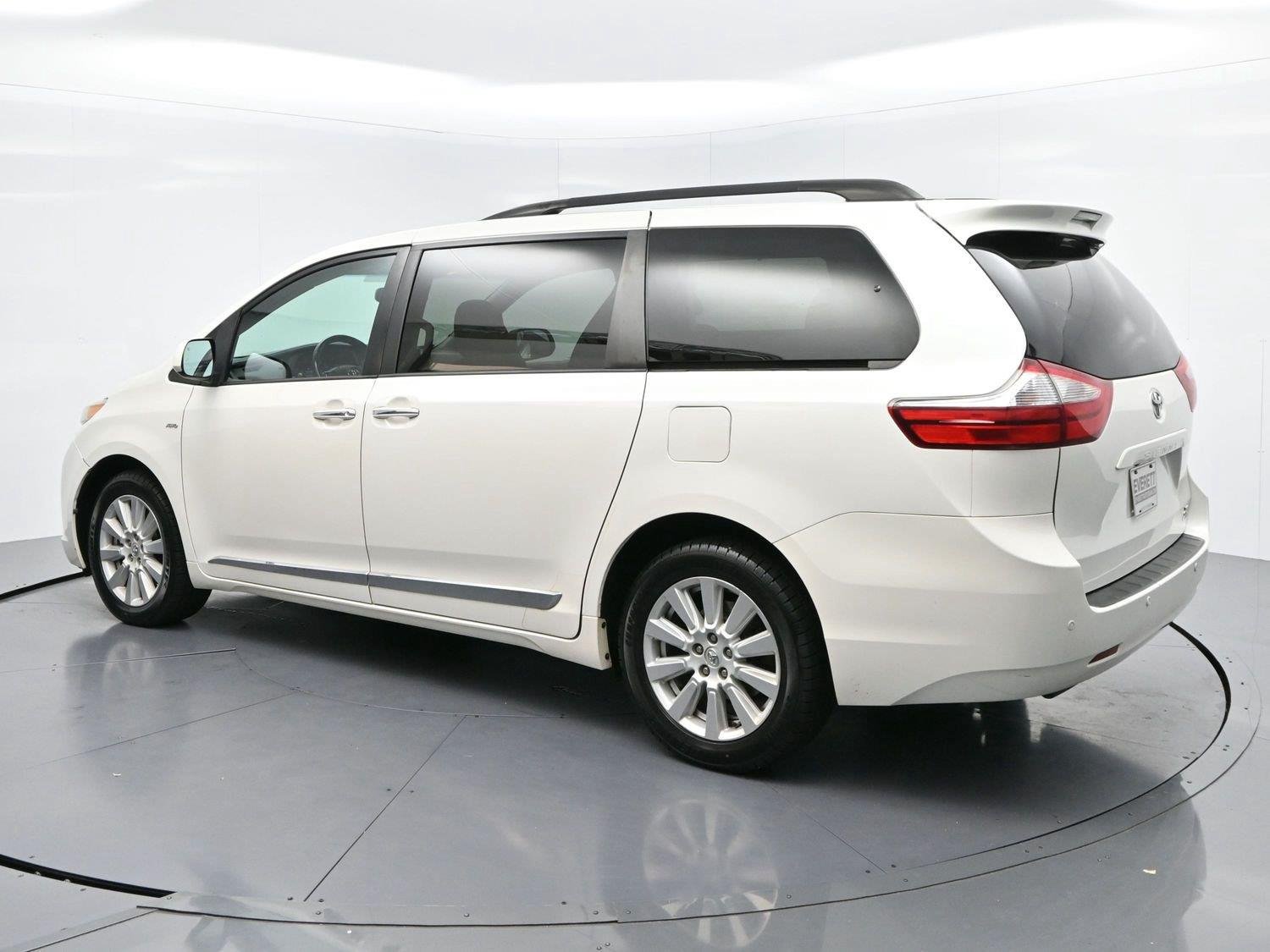 Used 2017 Blizzard Pearl Toyota XLE image 5