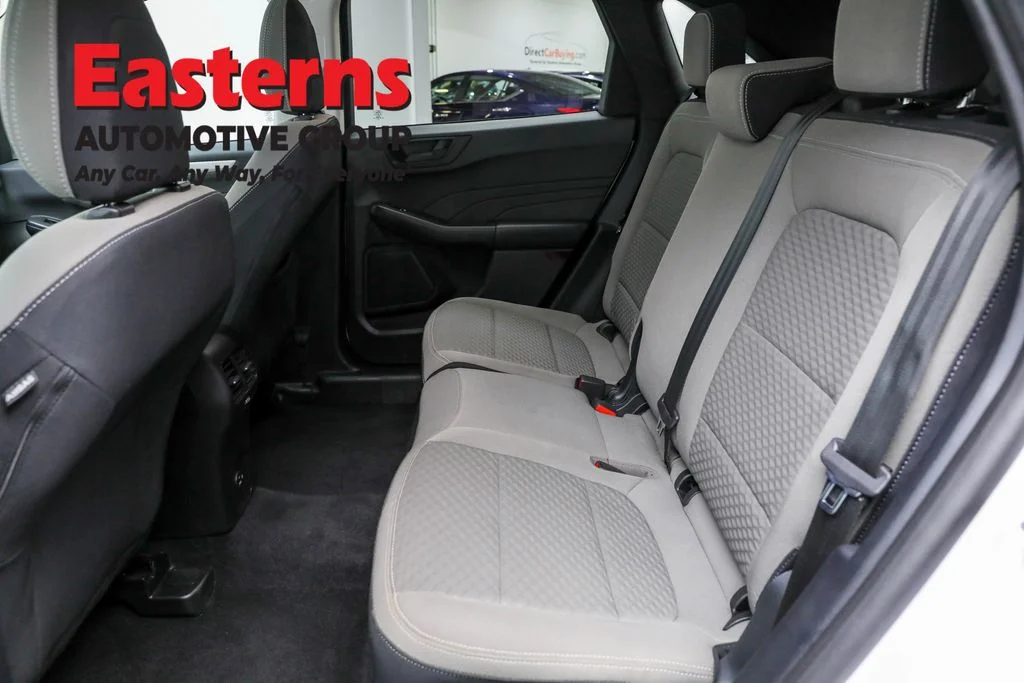 Used 2022 White Ford SE image 21