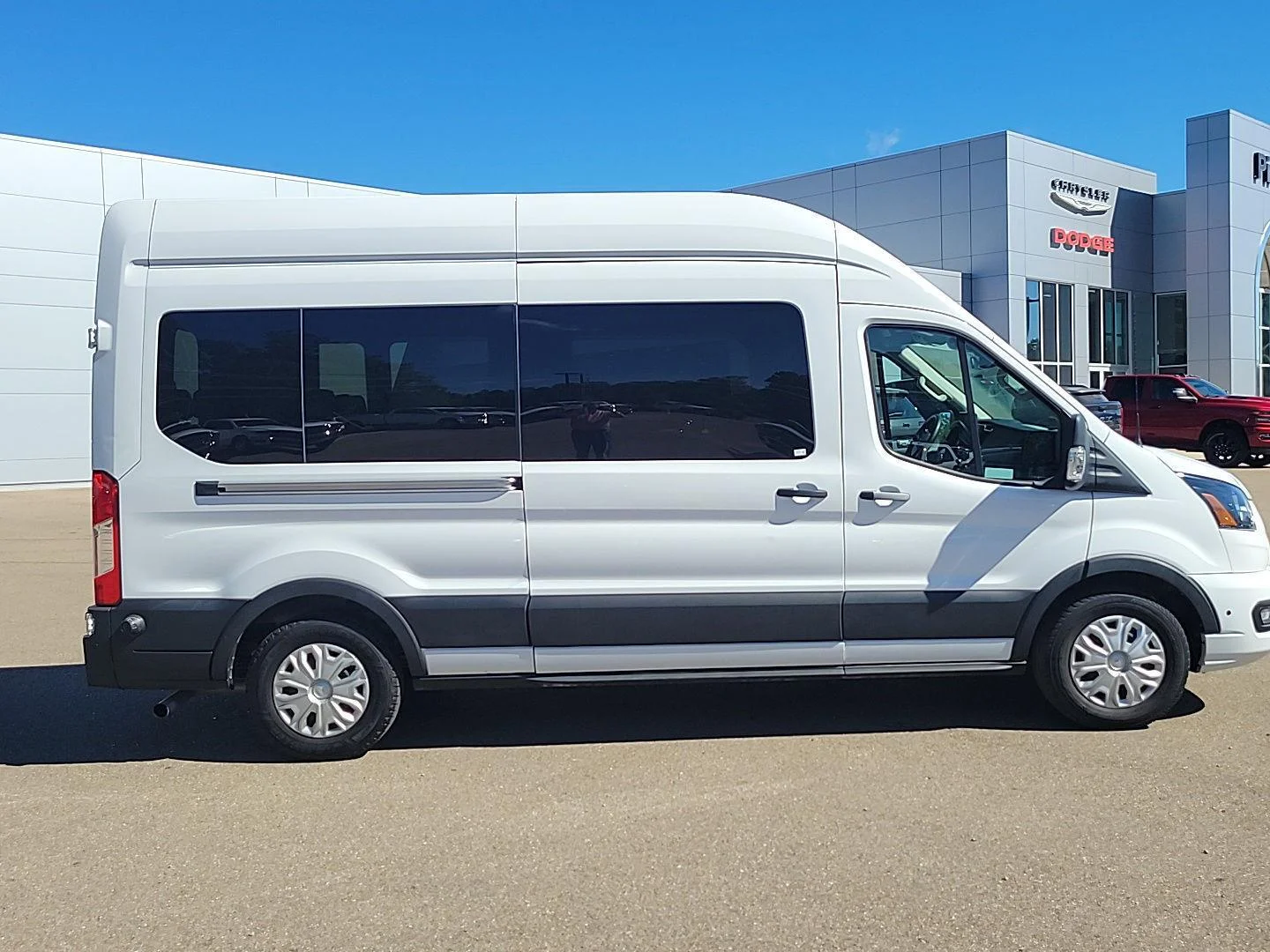 Used 2024 Oxford White Ford 350 XLT image 18