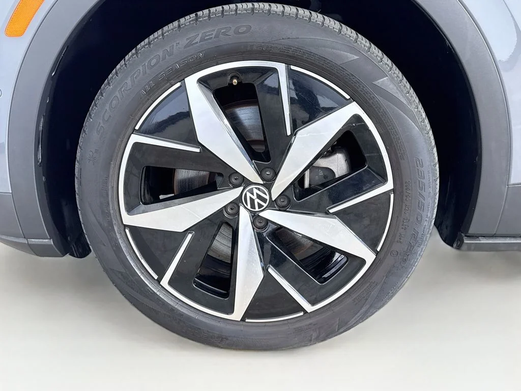 Used 2023 Gray Volkswagen Pro S image 32