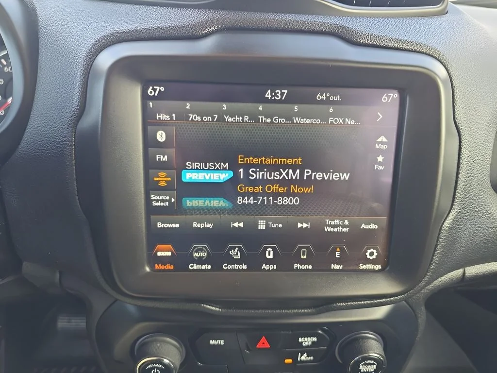 Used 2022  Jeep Latitude image 22