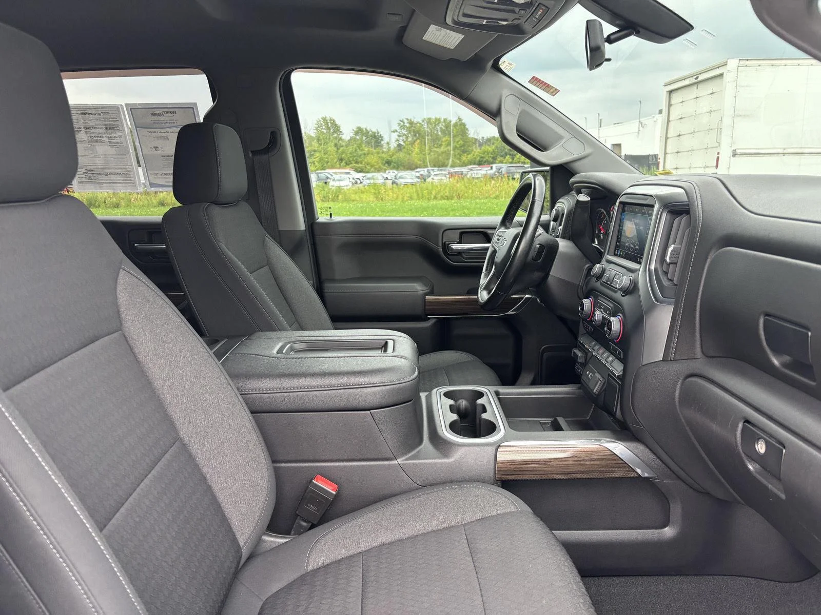 Used 2021 SUMMIT WHITE Chevrolet RST image 34