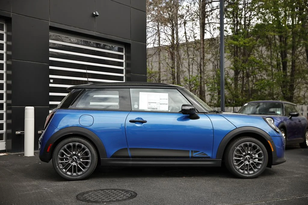 New 2026 Blue Metallic MINI Iconic image 3
