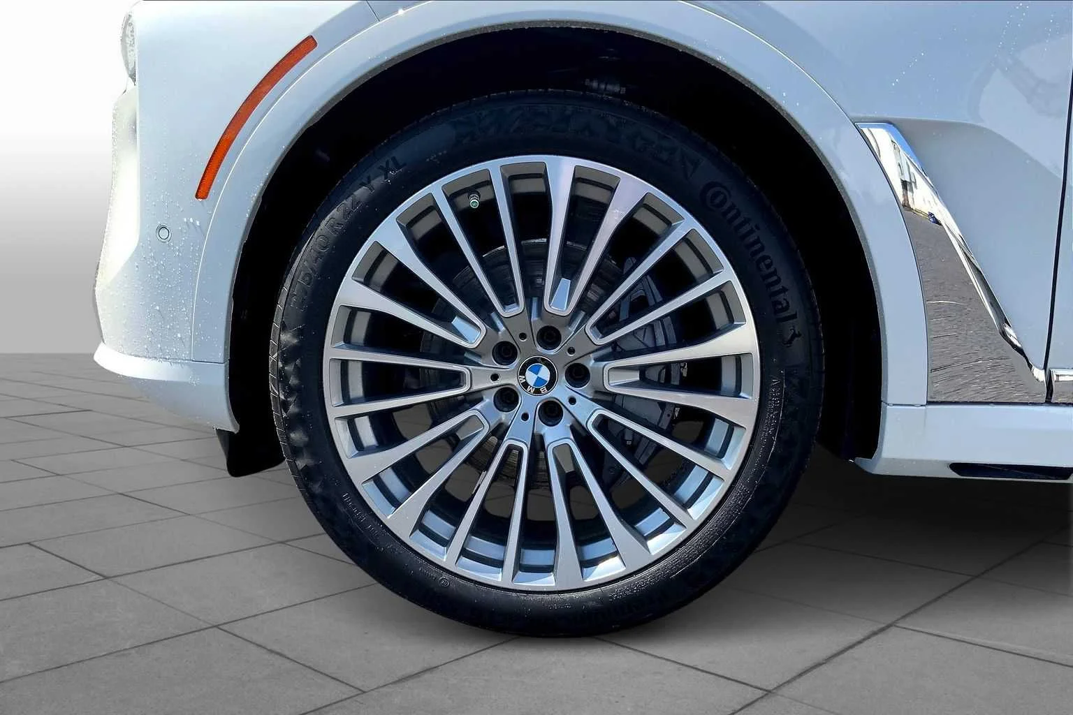 New 2026 Mineral White Metallic BMW xDrive40i image 11
