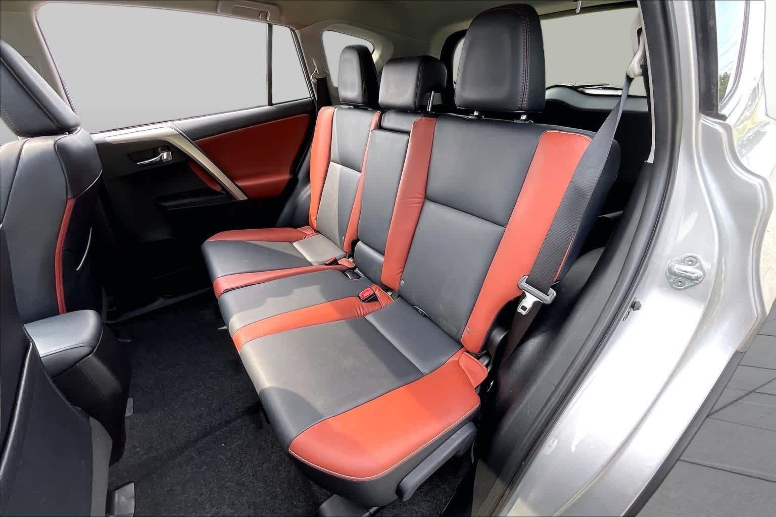 Used 2015 Classic Silver Metallic Toyota Limited image 20