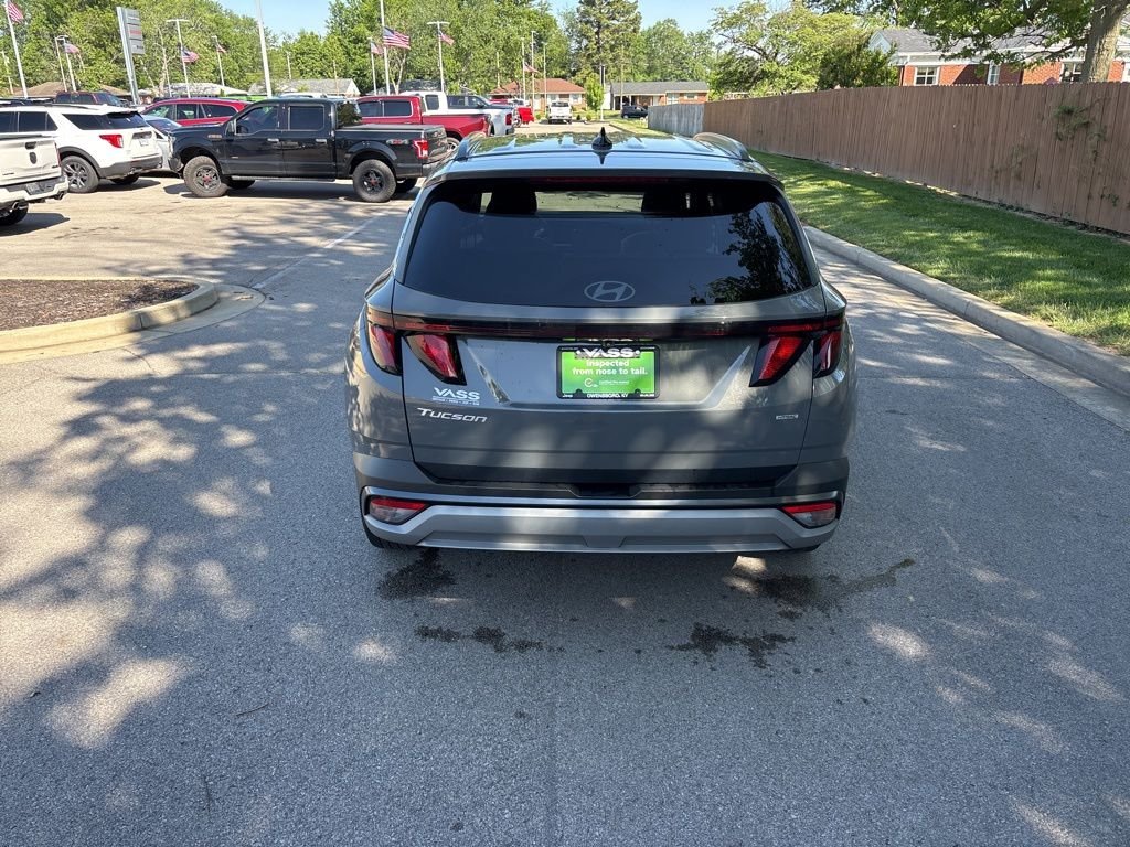 Used 2025 Gray Hyundai SEL image 4