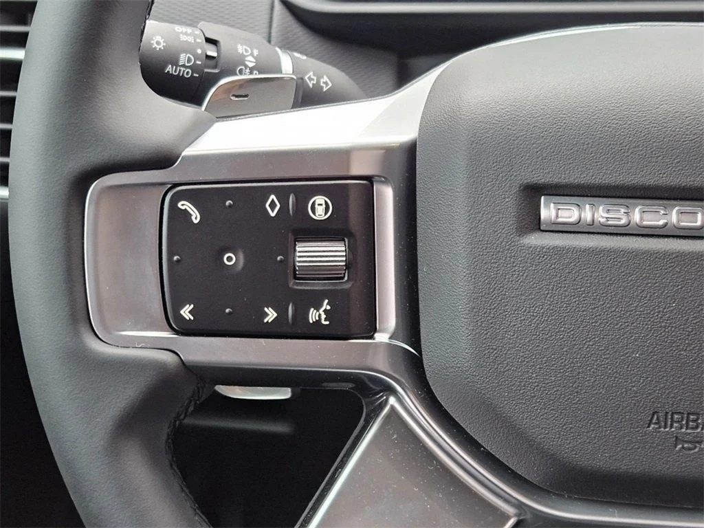 Used 2025 Black Land Rover Dynamic SE image 25