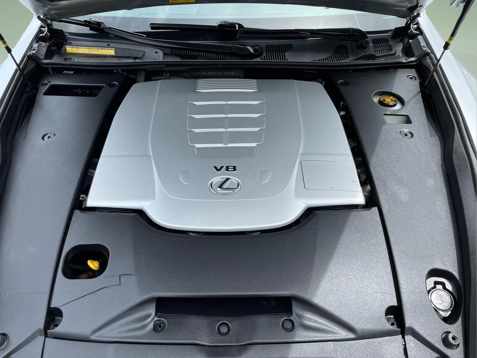 Used 2015 Liquid Platinum Lexus COMFORT image 30