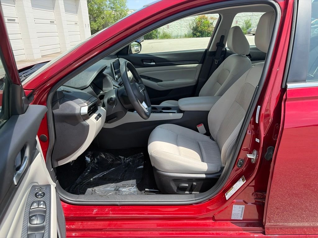 2025 Nissan Altima SV - Photo 18