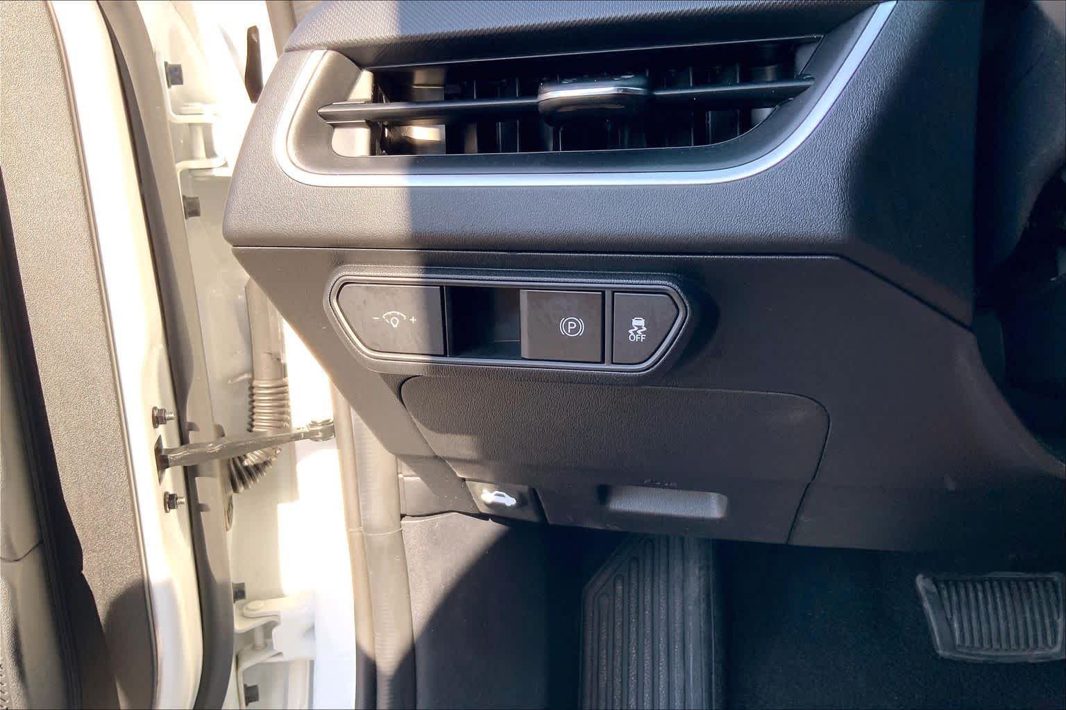 Used 2025 Snow White Pearl Kia LXS image 35